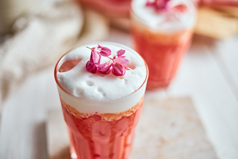 Розовое молоко